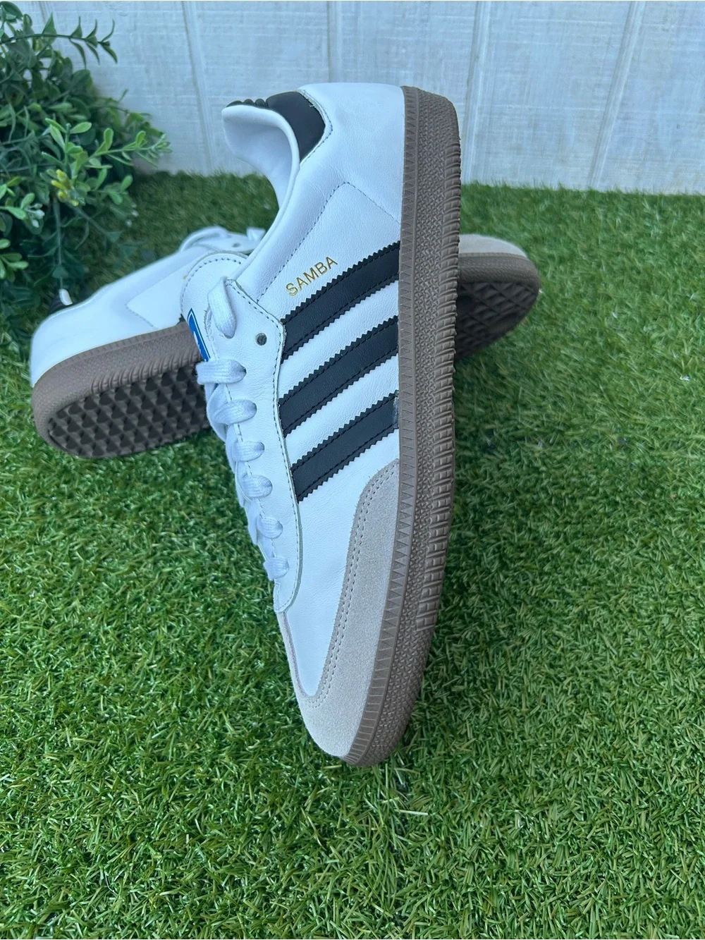 adidas  SAMBA OG SHOES $100 size men 10 gently used
